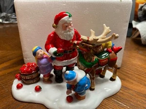 DEPT 56 Snow Village Santa Comes To Town 1999 Accessoire 54958 Weihnachten - Bild 1 von 6
