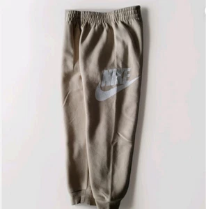 NIKE Boys Fleece Joggers Sweatpants Swoosh Logo Size 3T 4 5 6 7 Navy Black Gray - Picture 1 of 19