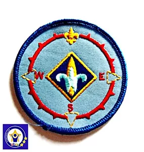 Vintage Boy Scout Patch Blue Compass With Button Loop Blue Thread Border - Picture 1 of 2