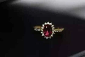 Anillo de compromiso para mujer de corte ovalado de 3 quilates creado en laboratorio con rubí rojo enchapado en oro amarillo de 14 quilates - Imagen 1 de 11