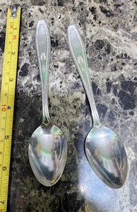 LOT OF 2 MYSTERIOUS VINTAGE SILVERPLATED TEASPOONS/ TEA SPOONS 🍵 🥄 - Picture 1 of 8