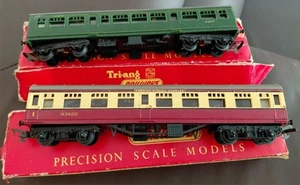 tri-ang green coach M59120 und Red coach M24001 - Bild 1 von 1