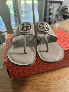 Size 7.5 - TORY BURCH BENTON BAND FLAT SANDAL GRAY HERON / SILVER (O9) - Picture 1 of 5