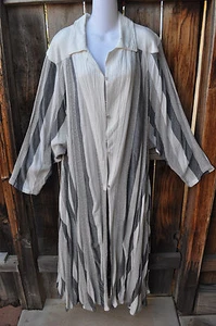 ARTE DE USAR KIMONO GHANDORI TEJIDO A MANO EN GRIS Y BLANCO, ¡OS+! - Imagen 1 de 4