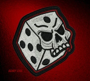 Nuevo parche de hierro bordado colorido calavera de dados para motociclista - Imagen 1 de 3