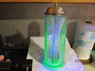 VINTAGE GREEN STRAW JAR - THE JAR GLOWS - Image 1 of 3