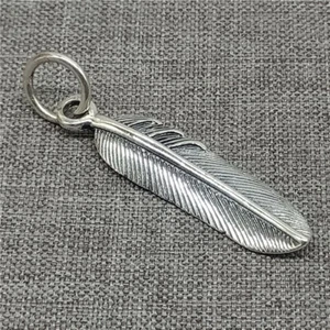 Colgante con dije de pluma oxidada de plata de ley 925 - Imagen 1 de 4