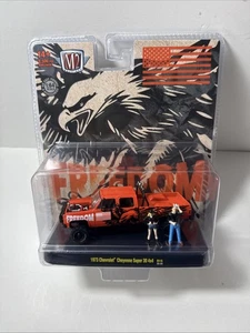 1973 Chevy Cheyenne Super 30 4x4 M2 Machines Diorama R15 25-24 New in Package - Picture 1 of 4