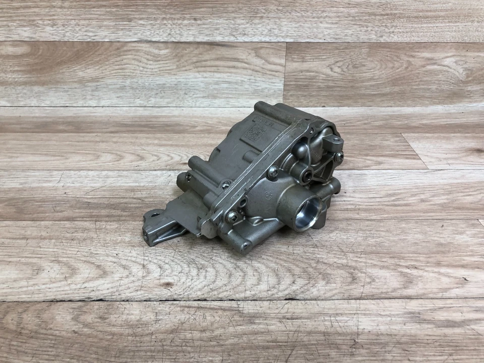 BMW F80 F30 M2 M3 M4 OEM FRONT ENGINE MOTOR OIL PUMP S55 2015-2020 - Image 1 of 4