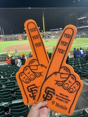 San Francisco SF Giants Hunter Pence Foam Finger Fingers Giveaway SGA 9/17/22 - Imagem 1 de 2