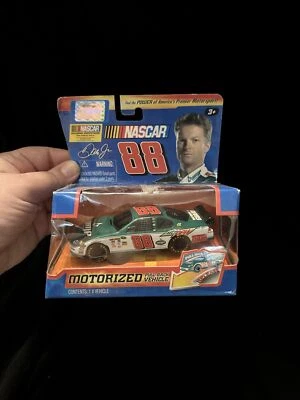 2010 Jada Toys Dale Earnhardt Jr 88 号拉回机动汽车 — 第 1/2 张图片