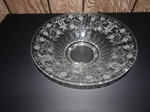 Cuenco de centro de mesa de 3 pies grabado preludio de vidrio vikingo elegante vintage - Imagen 1 de 3