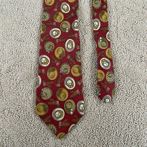 FENDI Mens 100% Silk Neck Tie Hat Gloves Pattern Red Gold Made In Italy Luxury - Picture 1 of 11