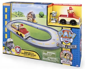 Nuevo Paw Patrol Rockys Granero Pista de Rescate Rollo Patrulla Circuito Rocky & Ex Racer - Imagen 1 de 8