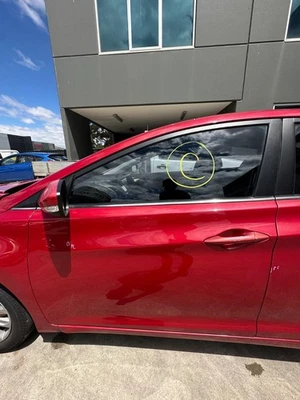 HYUNDAI ELANTRA MD 03/2011-11/2015 LEFT FRONT OUTER DOOR HANDLE  - image 1 of 4