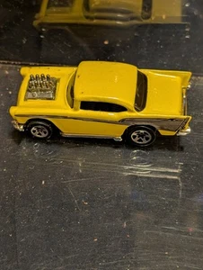 Hot Wheels - 57 Chevy Flyin' Colors Casting - No Chrome Base Variation NEAR MINT - Picture 1 of 5