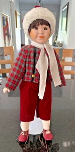 Vintage Anco 15" Porcelana Niño Navidad Muñeca Rojo Terciopelo Sombrero Chaqueta a Cuadros - Imagen 1 de 16