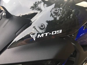 CALCOMANÍA PEGATINA PARABRISAS YAMAHA FZ09 MT-09 EN BLANCO TODOS LOS COLORES HECHA - Imagen 1 de 7