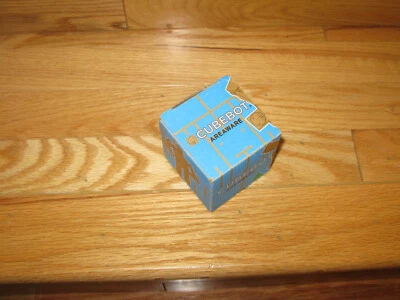 Rompecabezas natural Areaware Micro Cubebot Micro rompecabezas Foto 1 de 3