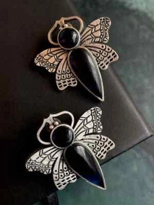 Butterflies Shape Oxidized Stud Earring - Picture 1 of 3