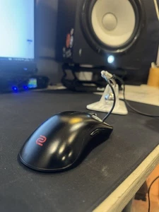 BenQ Zowie FK2 Gaming Mouse USB + White Mouse Bungee  - Picture 1 of 4