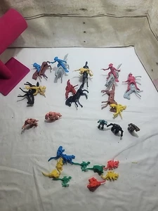 Lote De 30 Juguetes De Plástico De Colección Raros M.U.S.C.L.E. , ROBOT JAPONÉS, VAQUEROS... - Imagen 1 de 6