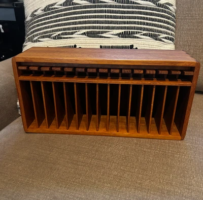 Soporte de casete de cinta de madera de teca vintage Mid Century Kalmar Designs palancas desplegables Foto 1 de 4