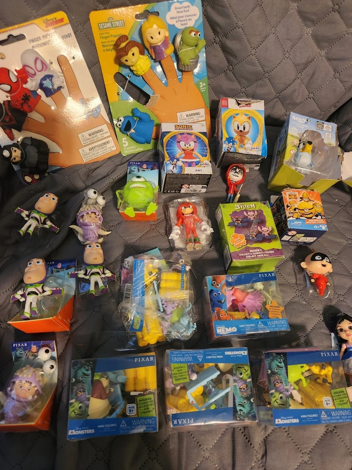 Lote de estatuillas de juguetes para niños adornos para pasteles misteriosos. Nuevo embalaje faltante. (R) Foto 1 de 4