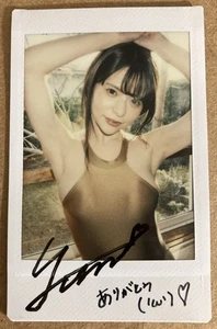 YUMI KUREHA CHEKI PROMO INCENTIVE JAPAN GRAVURE IDOL AUTO AUTOGRAPH 紅羽 祐美 - Picture 1 of 1