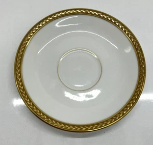 Platillo Limoges Francia Vignaud Limoges antiguo patrón de hoja de vid dorada - Imagen 1 de 3