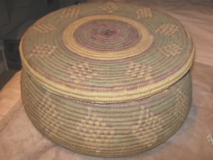 Vintage Rustic Primitive Coil Weaved Grass Wicker Lidded Basket - Picture 1 of 2