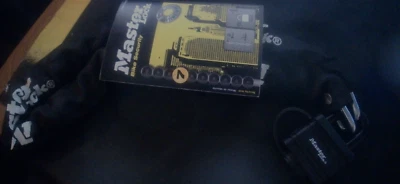 Master Lock: Bike Security. Chain & Padlock. Thermoplastic cover. 0.90m x 6mm. - Image 1 of 4