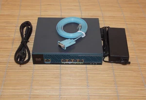 Cisco AIR-CT2504-5-K9 Wireless LAN Controller for up to 7 APs 2x LIC-CT2504-1A - Bild 1 von 1