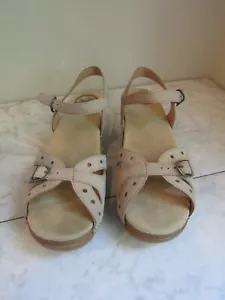 NIB Dansko Sissy Nubuck Sandpiper Sandals Women's Size EUR 41 Tan Brown - Picture 1 of 8