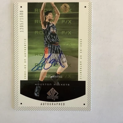 YAO MING 2002-03 SP AUTHENTIC #143 ROOKIE RC AUTO 1205/1500 ROCKETS - Image 1 of 4