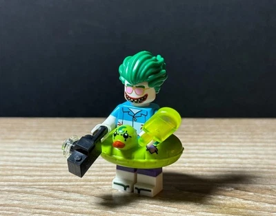 Minifigura coleccionable LEGO DC Super Heroes Vacation Joker 71020 Foto 1 de 2