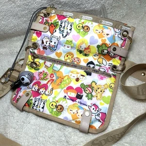 Bolso de hombro LeSportsac Tokidoki, Hawaii edición limitada, con encanto USADO - Imagen 1 de 20