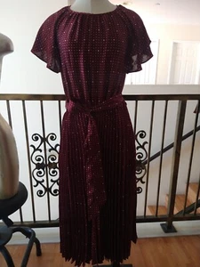 Free Assembly Midikleid Größe M Farbe weinrot Flatterärmel Plisseekleid - Bild 1 von 6