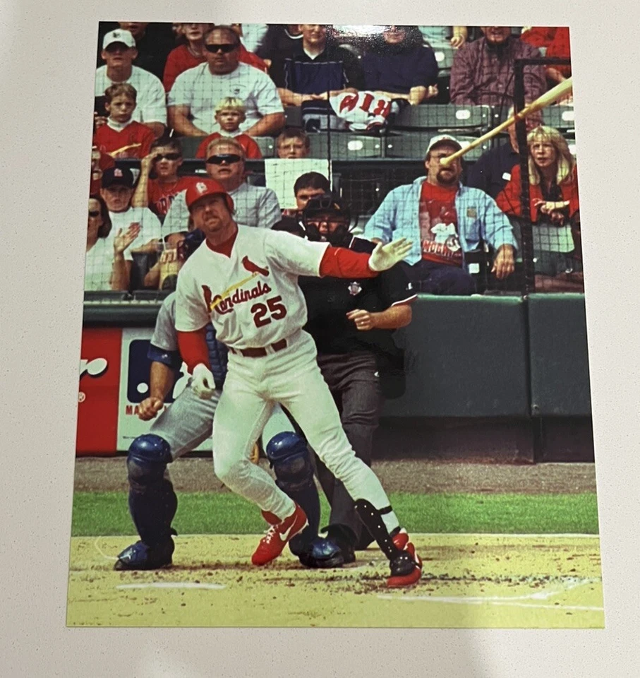 Foto deportiva Mark McGwire 8x10 de los Cardenales de San Luis Foto 1 de 1