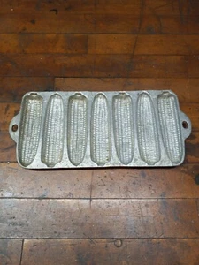 VINTAGE CAST IRON 7 EAR CORN COB CORNBREAD MUFFIN MOLD PAN - Picture 1 of 4