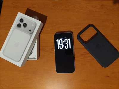 iPhone 17 Pro Silver 512GB — Come nuovo, cover Apple Techwoven + scatola - Immagine 1 di 4