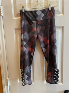 Onzie Geometric Capri Leggings Women S/M Black Side Leg Opening H-1 - Picture 1 of 17