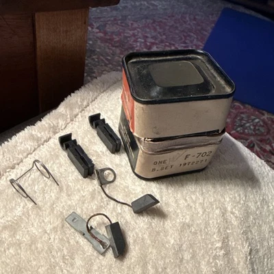 NEW OLD STOCK OEM AC DELCO-REMY ALTERNATOR BRUSH SET & HOLDER 1972271 F-702 - Image 1 of 4