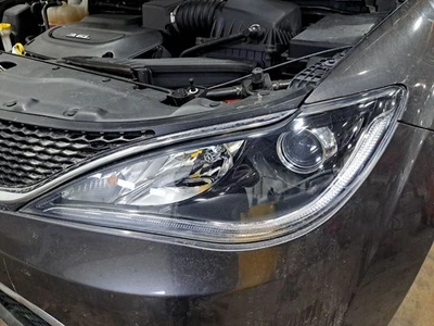 Conjunto de faros laterales del conductor Lh 2018 Pacifica Sku#4301550 Foto 1 de 4