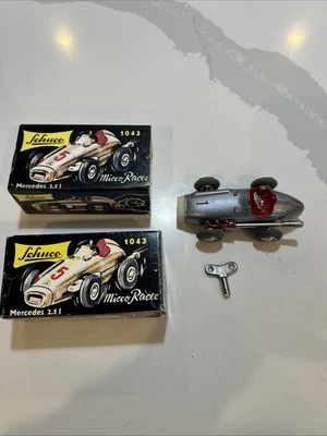 Schuco Micro Racer 1043 Mercedes 2,5l con caja y llave Foto 1 de 4