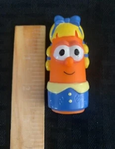 Vintage 2002 Blue Box Toys VeggieTales  Laura Carrot 3'' Jonah Movie Figure Used - Picture 1 of 3