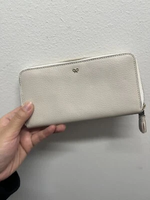 ANYA HINDMARCH Cartera Larga Blanca Beige Cremallera Alrededor Foto 1 de 3