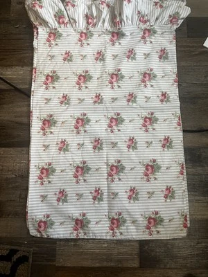 Par de fundas de almohada estándar con volantes florales azules y rosas Ralph Lauren Emma en muy buen estado Foto 1 de 4