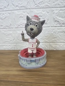 North Carolina NC State Wolfpack NCSU Figur Maskottchen 2002 McDonald’s Wackelkopf - Bild 1 von 8