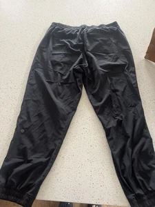 Lululemon Dance Studio Mid Rise Cropped Black Pant Jogger Women's Sz 8 - Picture 1 of 6